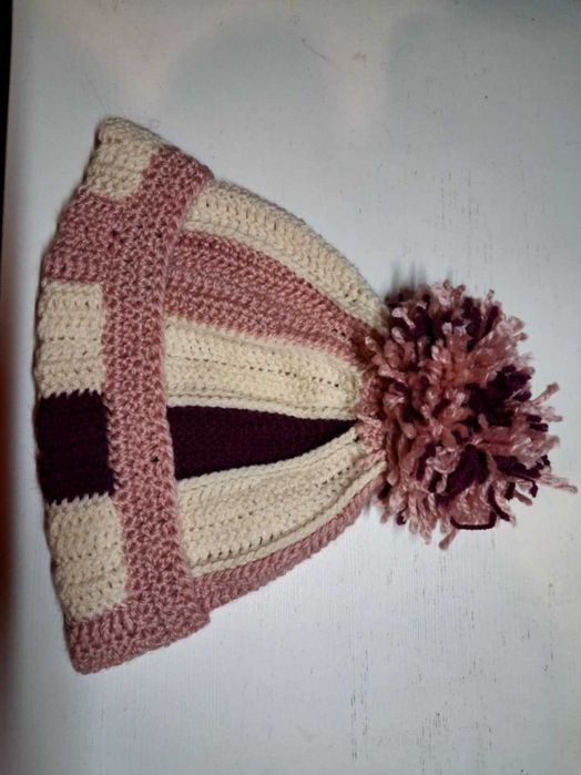 Ciepła wełniana czapka na szydełku