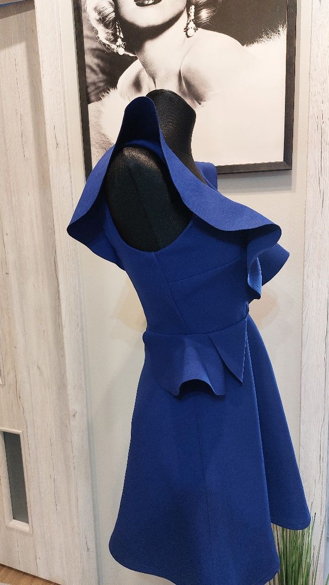 Chabrowa elegancka sukienka River Island