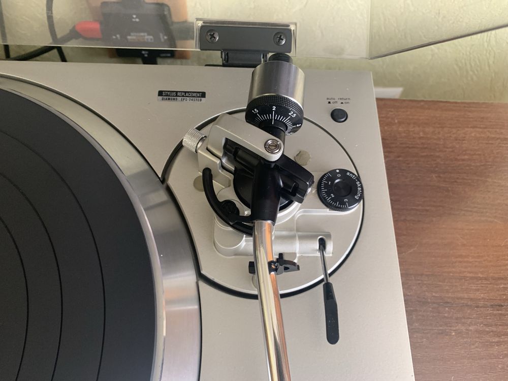 Топовий вініловий програвач Technics SL-1300MK2