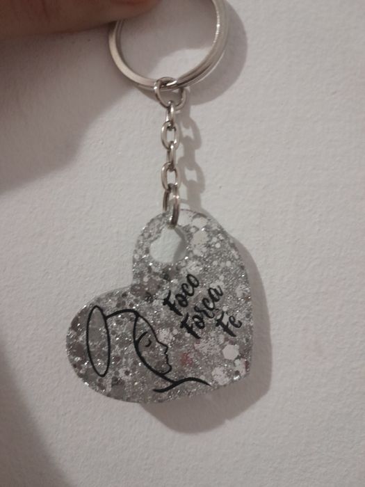 Porta-chaves, imans e cinzeiros