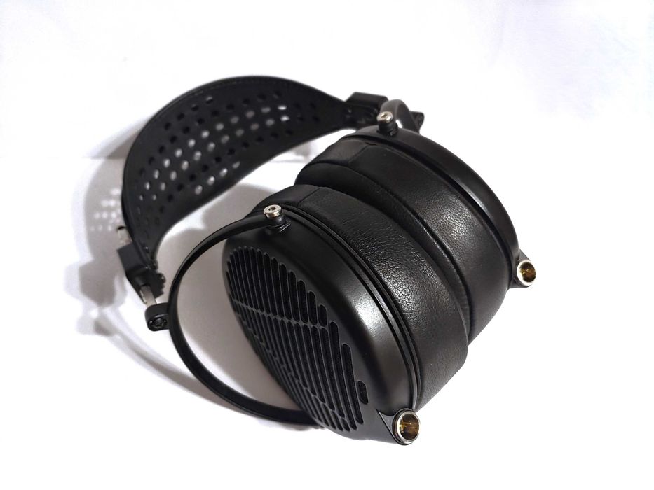 Audeze LCD-24 технічно-музикальні "гібриди" з мембранами LCD-4, $3500