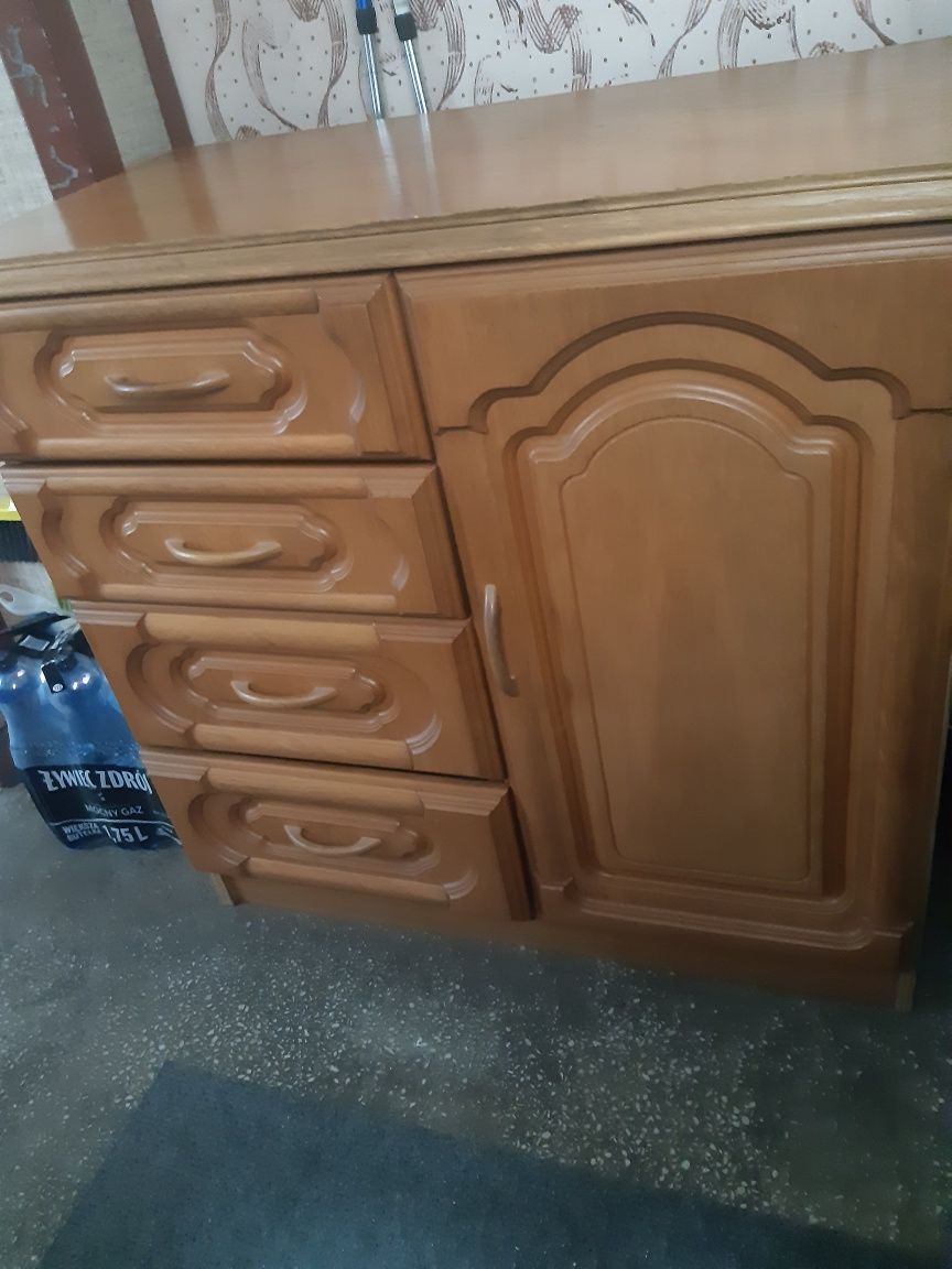 Sprzedam komode w dobrym stanie