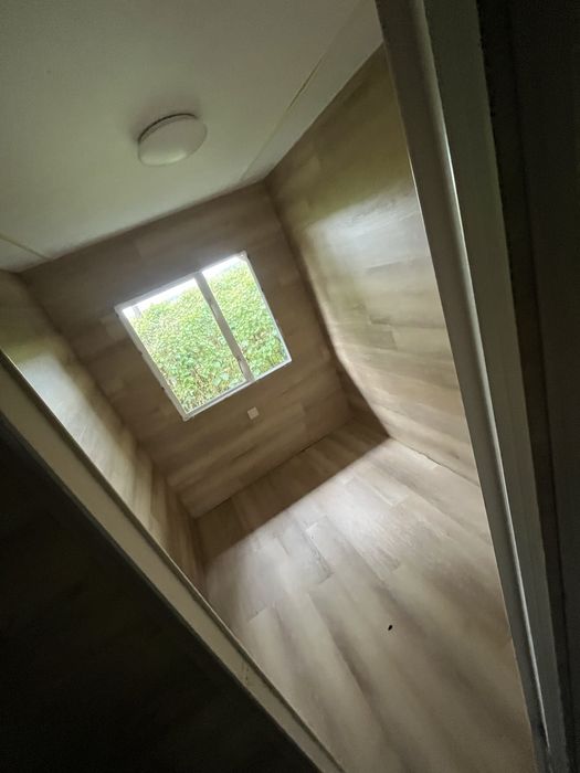 Montaż podłóg  LVT vinyl ,dywan,epoxy,wylewki ,tarasy