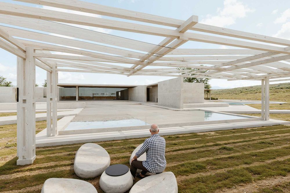 Pérgolas de grandes dimensões, em madeira com opções de acabamento