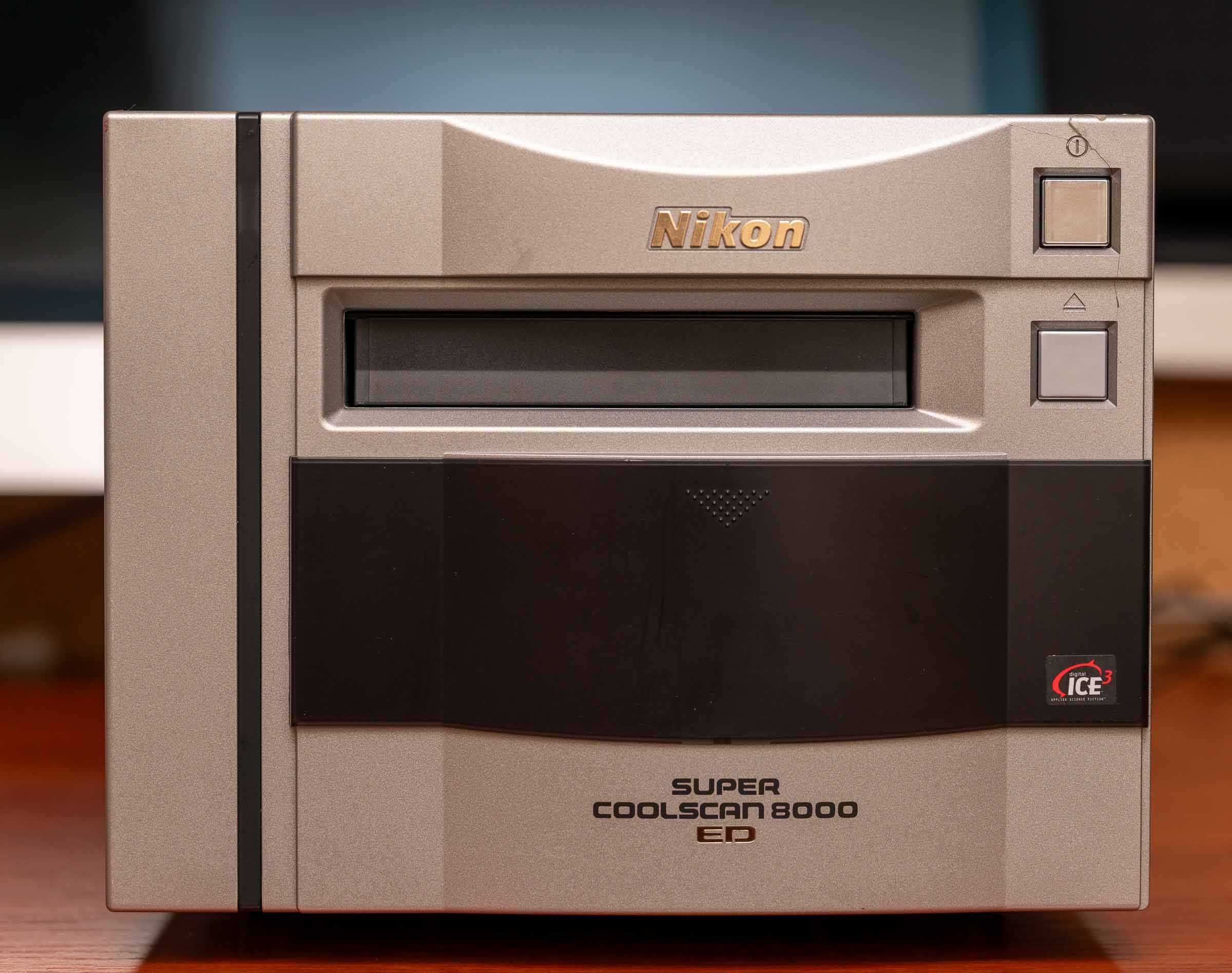 Nikon CoolScan 8000 + FH-869s