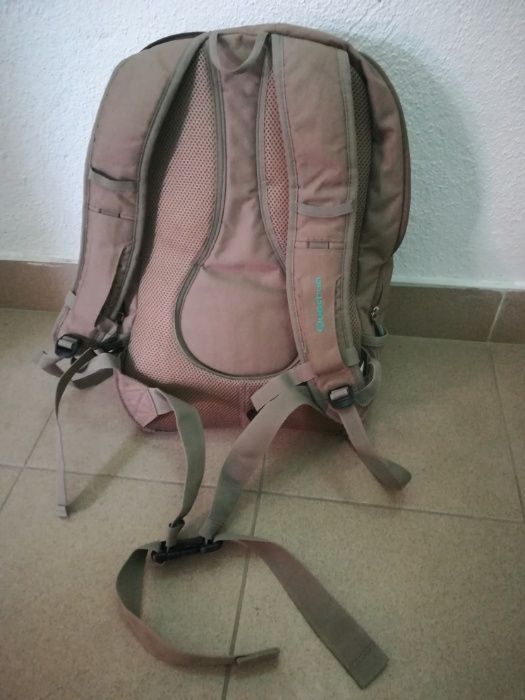 Mochila , mala ou saco para transporte de artigos de bébé da Quechua