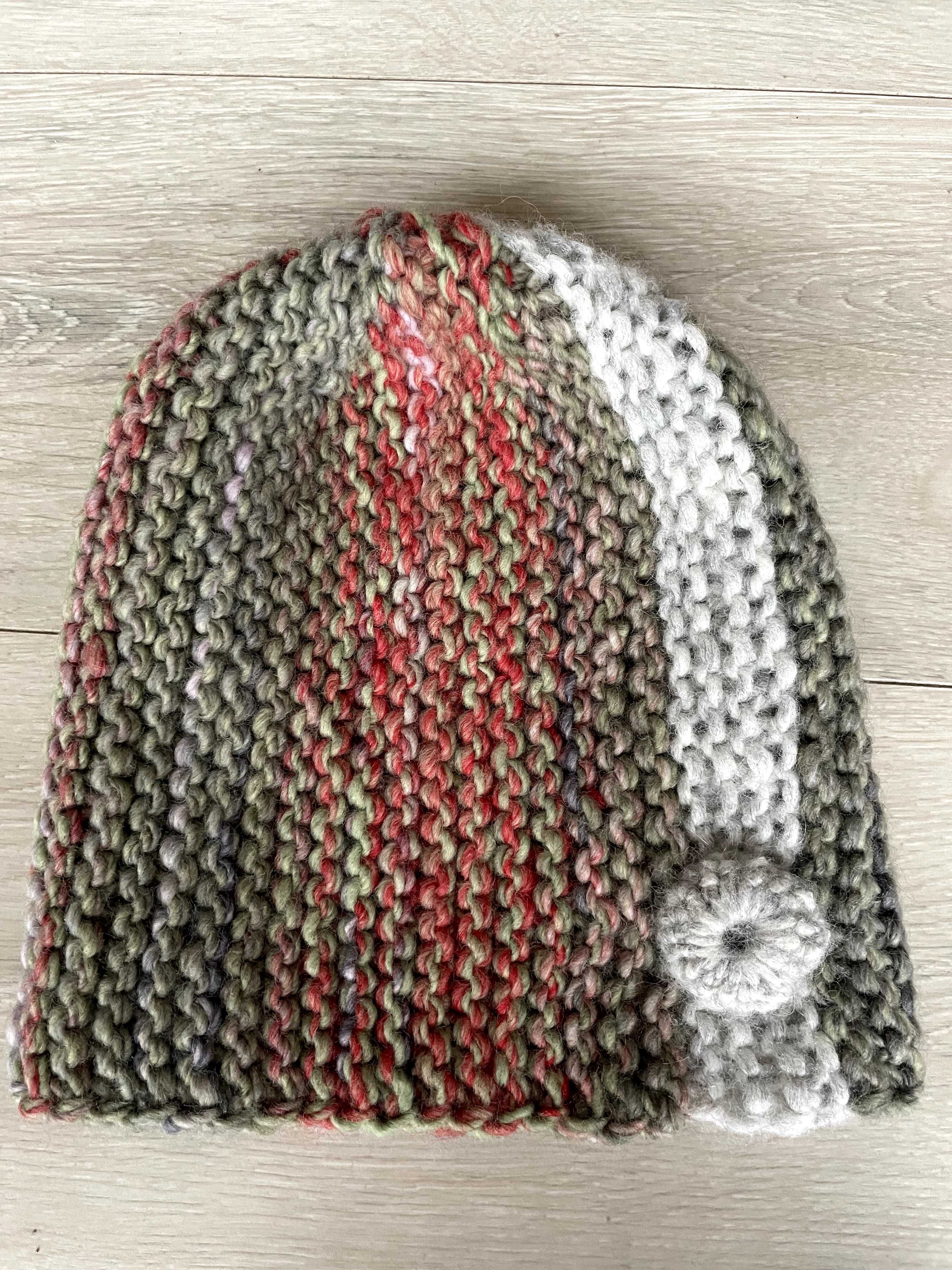 Piękna czapka robiona na drutach, nowa