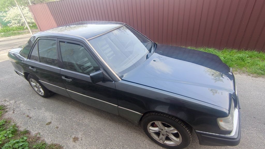 Продам Mercedes 124 E320