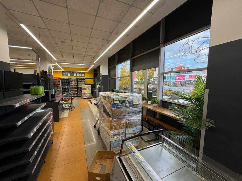 Оренда 230,3 м2 / 1-й поверх / вул. Нескорених 14/ ТЦ Джокер