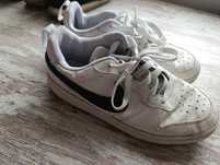 Vendo sapatilhas Nike tmnh 38 estou a vender porque me  parou de servi