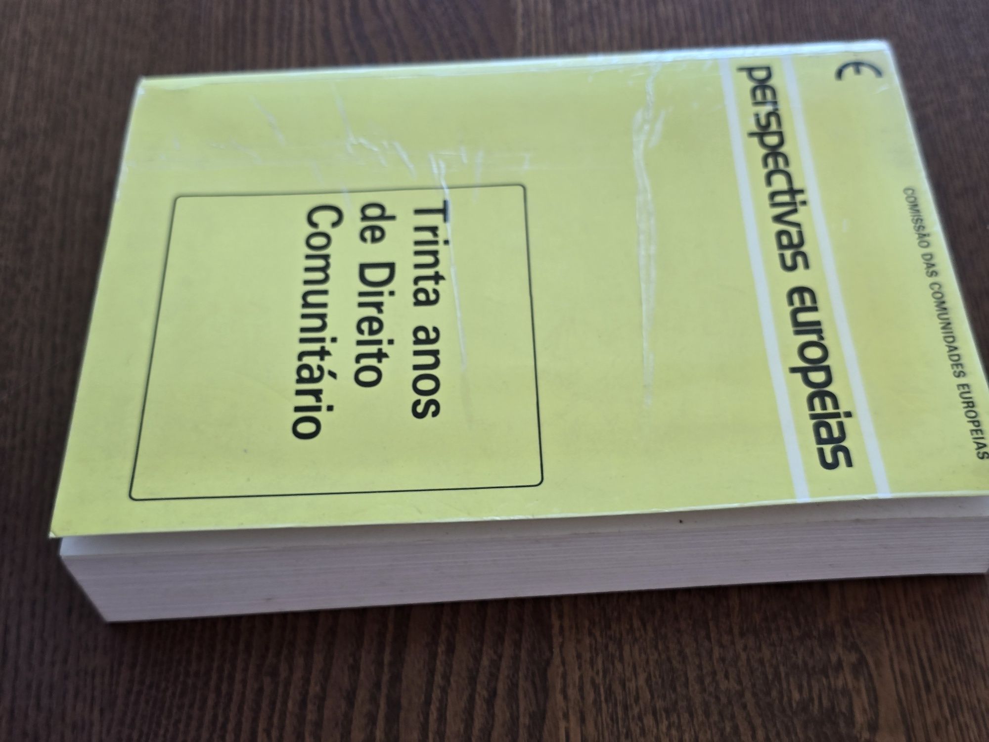 Livros jurídicos / Direito / 1 = 5€ / 10 = 40€