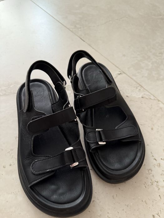 Босоніжки сандалі чорні з натуральної шкіри в хорошому стані