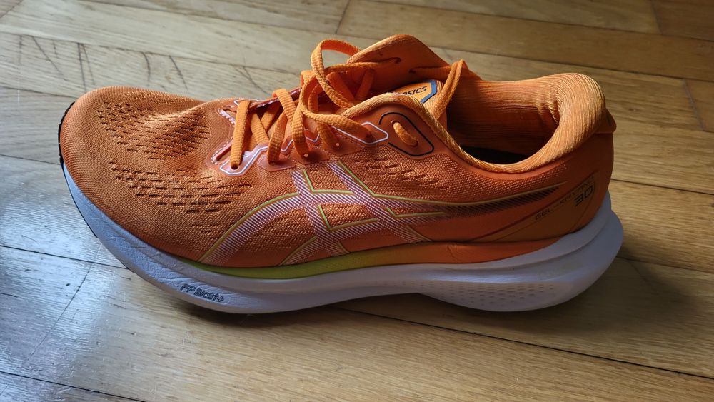 Ténis Asics em bom estado