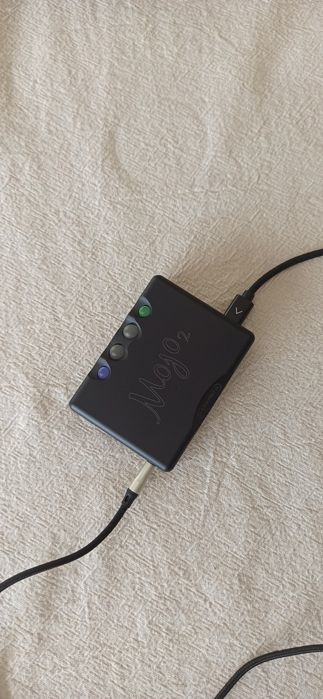 Chord Mojo 2  DAC + Meze 99 Classics