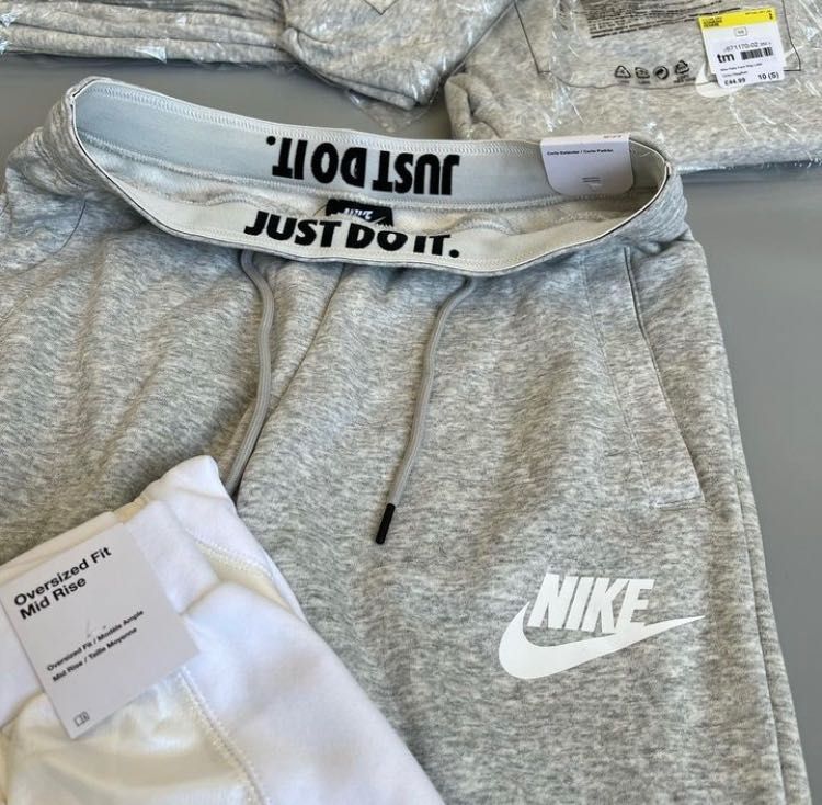 Спортивные штаны Nike