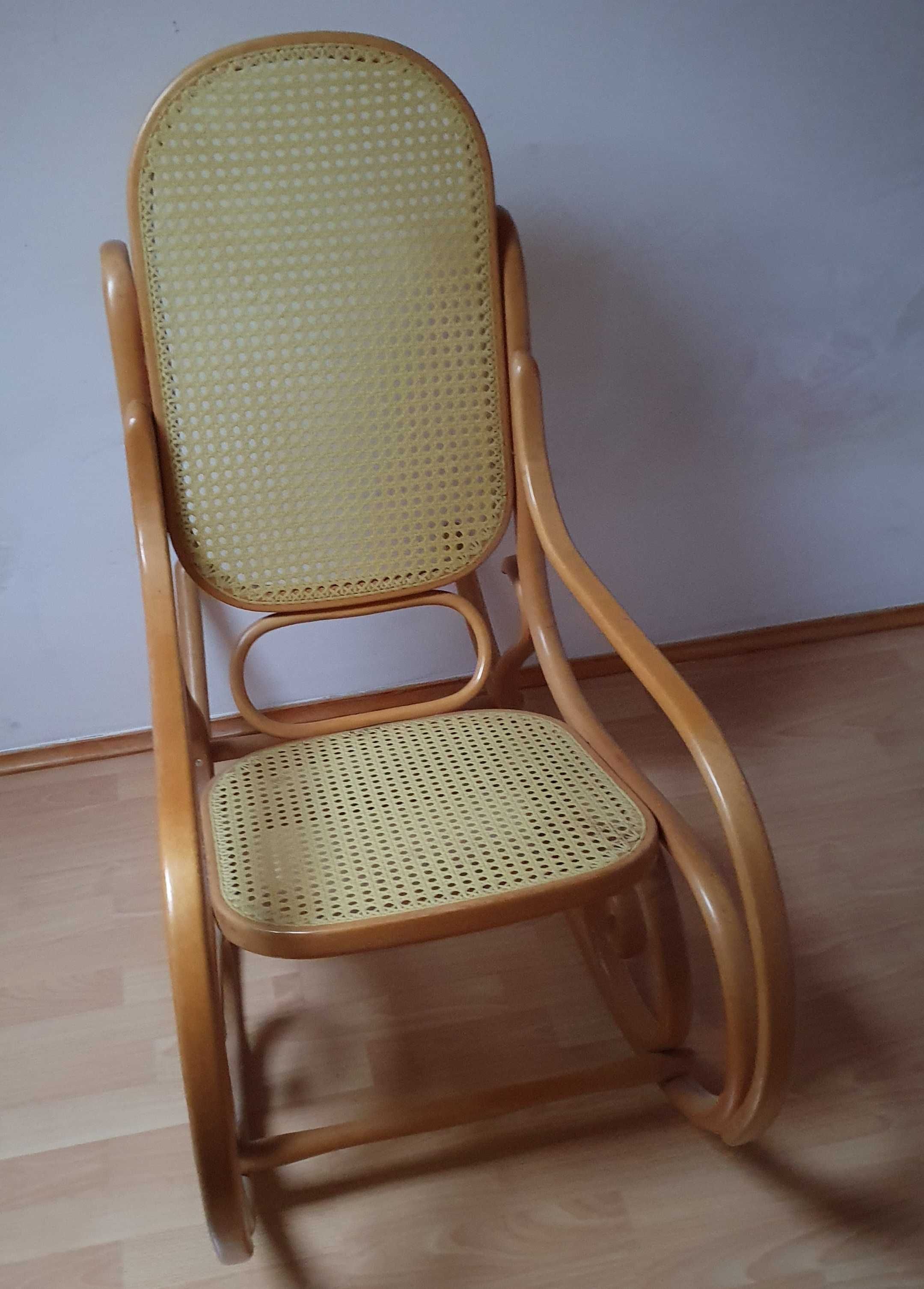 Drewniany fotel bujany