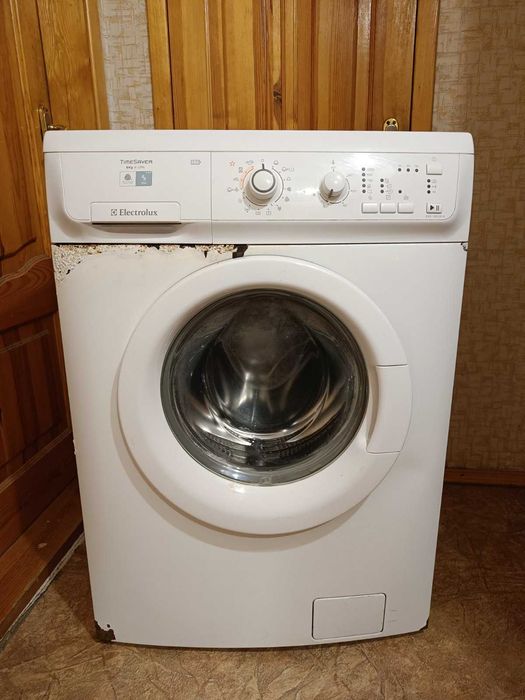 Пральна машина Electrolux в робочому стані
