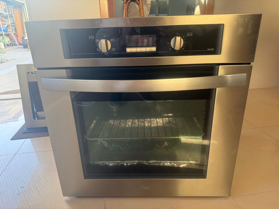 Forno de encastre Teka