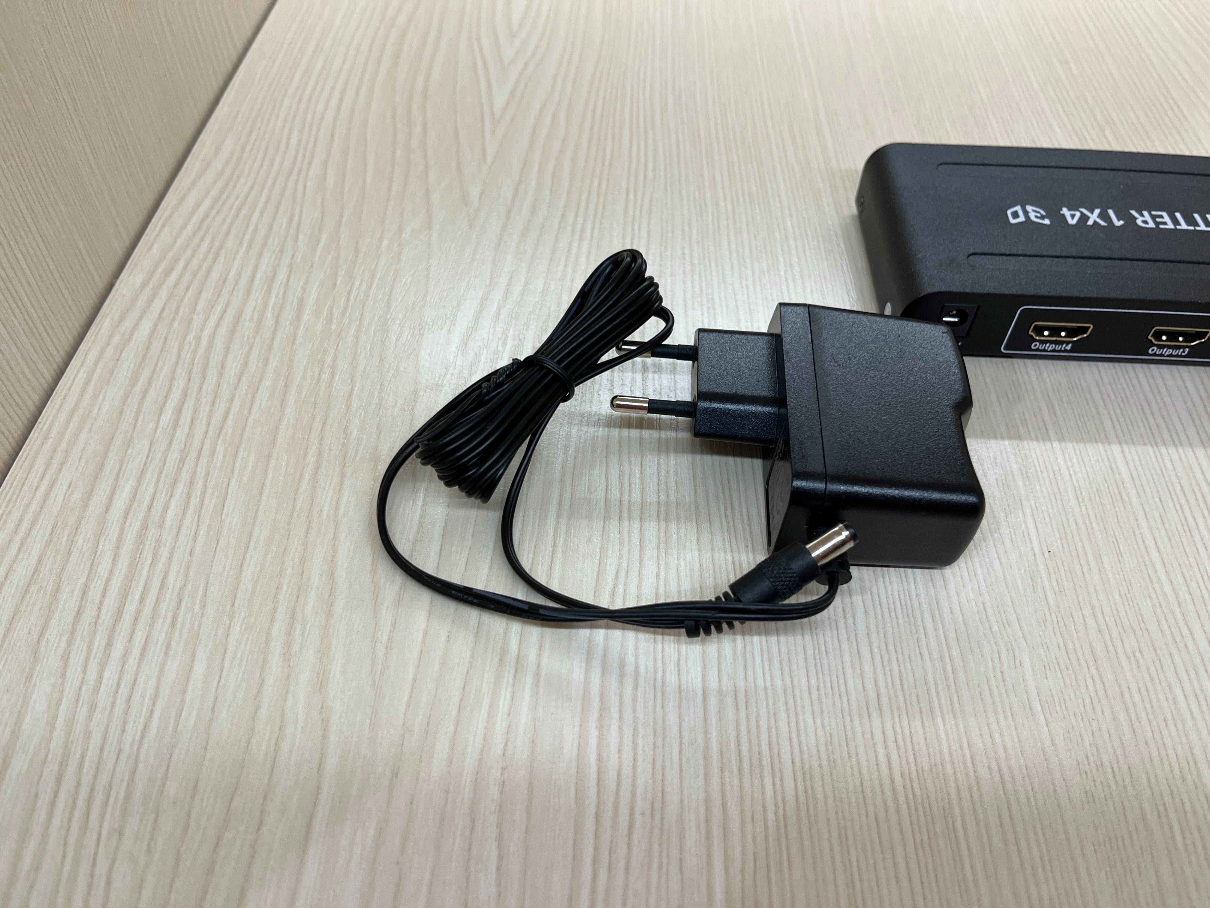 HDMI Splitter 1x4 obrazu i dźwięku - używany + gratis