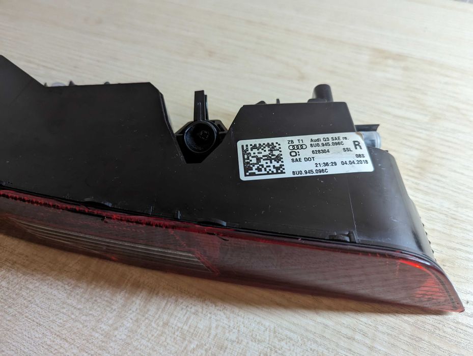 VAG AUDI фонарь заднего бампера правый. 8U0945096C Оригинал