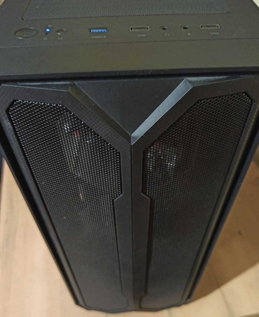 Roczny komputer PC AMD z monitorem GIGABYTE oraz klawiaturą i myszą