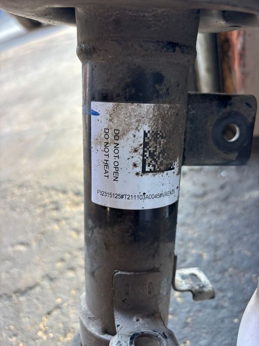 Стойка амортизатор передній правий polestar 2