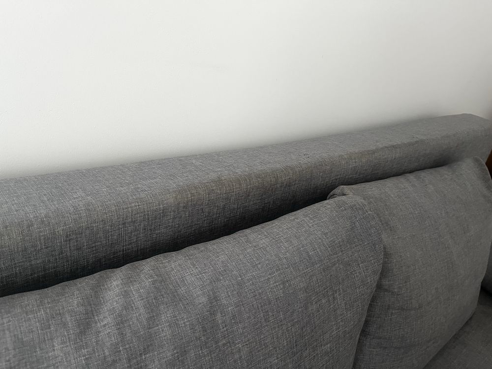 Sofa rozkładana z funkcją spania i pojemnikiem na pościel