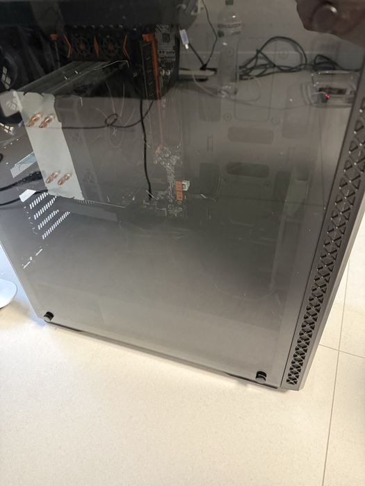 Потужний компʼютер на базі Xeon для роботи та домашнього сервера