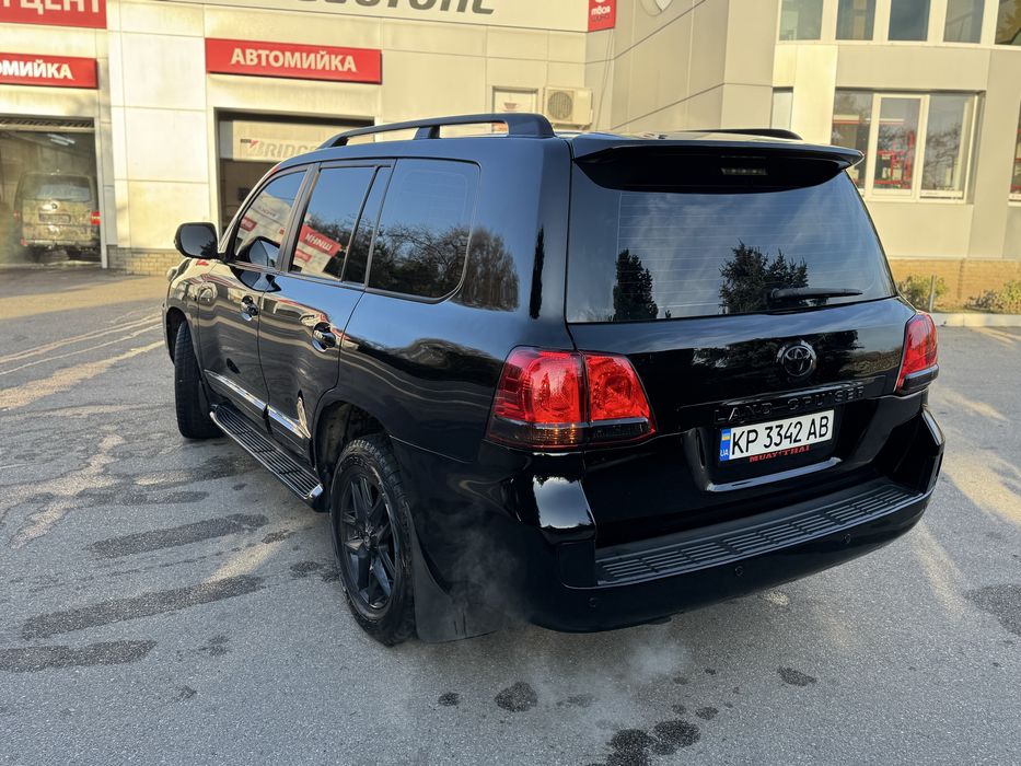 Продам ланкрузер 200