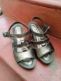 Sandalias metalizadas, tamanho 35