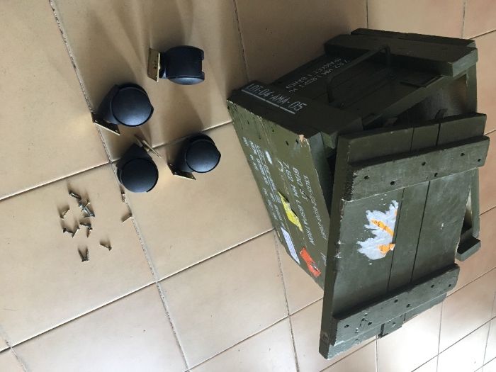 Caixa de Munições de Madeira ( ctt incluído)