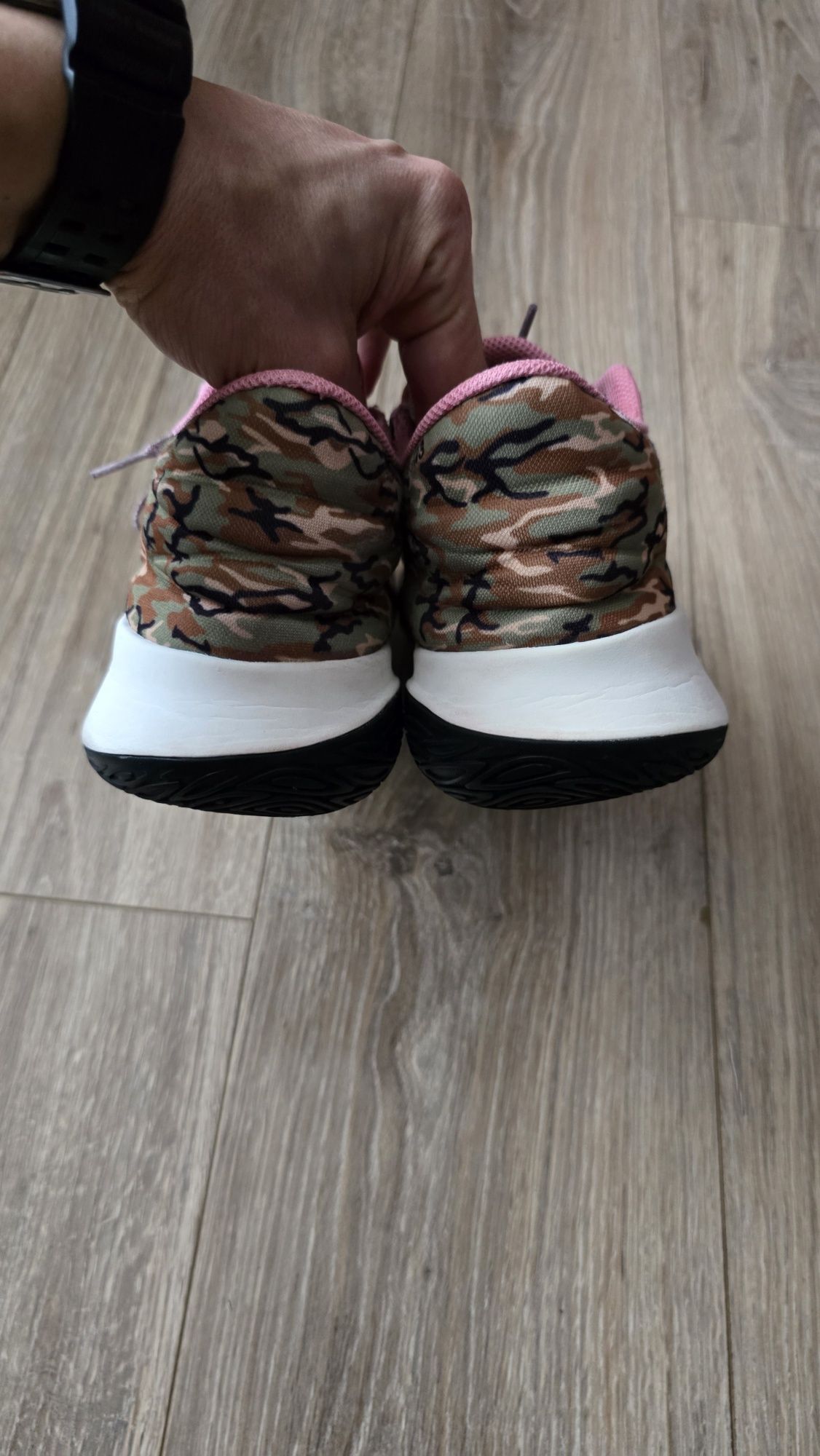 Продам Nike Kyrie Flytrap 5 'Moon Fossil Pink Gaze Camo'