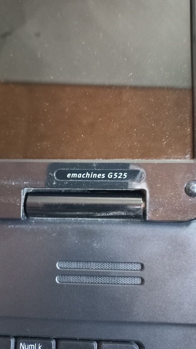 Ноутбук на запчастини emachines G525