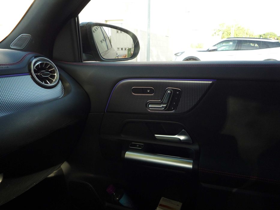 Mercedes-Benz EQA 250 de 2023, com 16.000 kms, na garantia