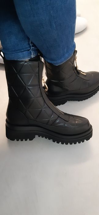 Botins de luxo Lola Cruz