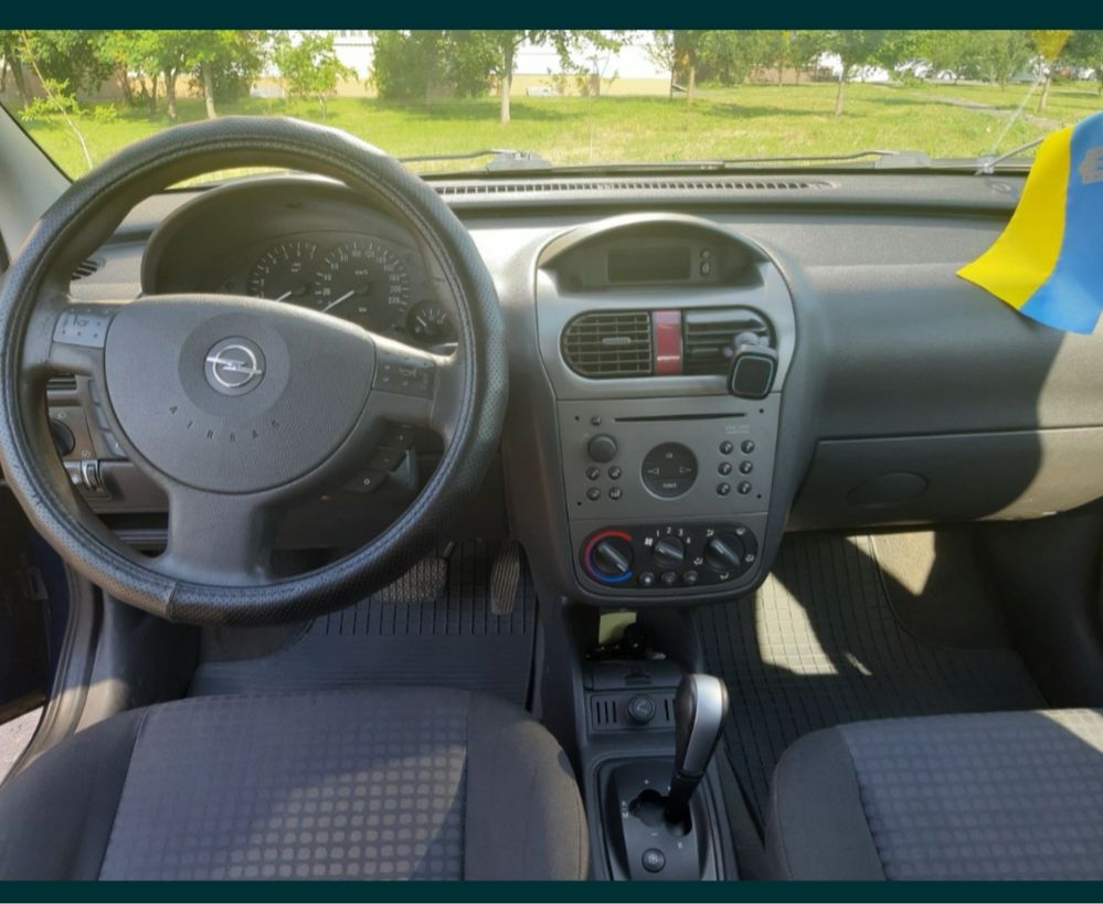 Opel corsa c 2004 рік