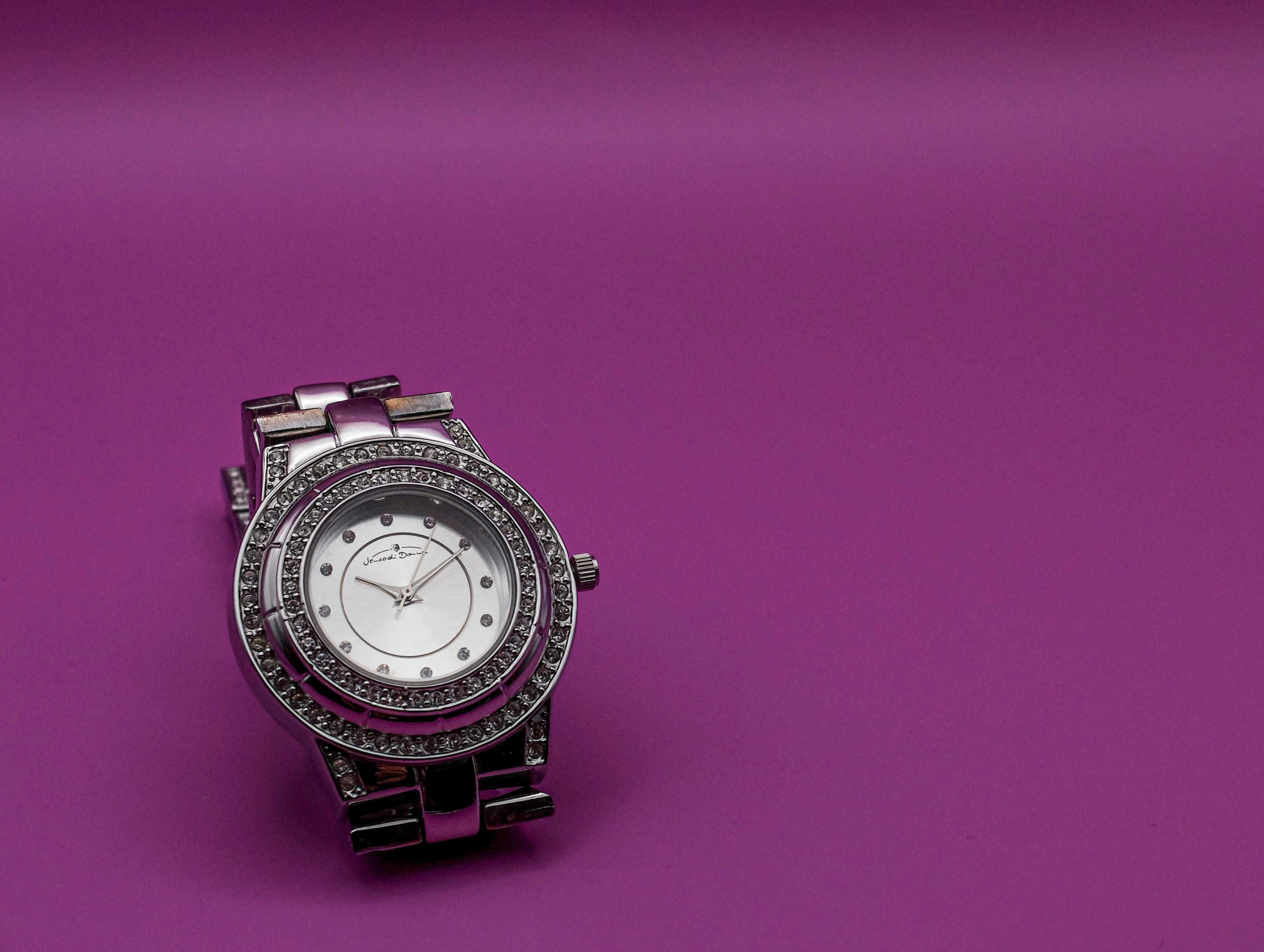 Relógio de quartzo feminino Senso di Donna, nunca usado