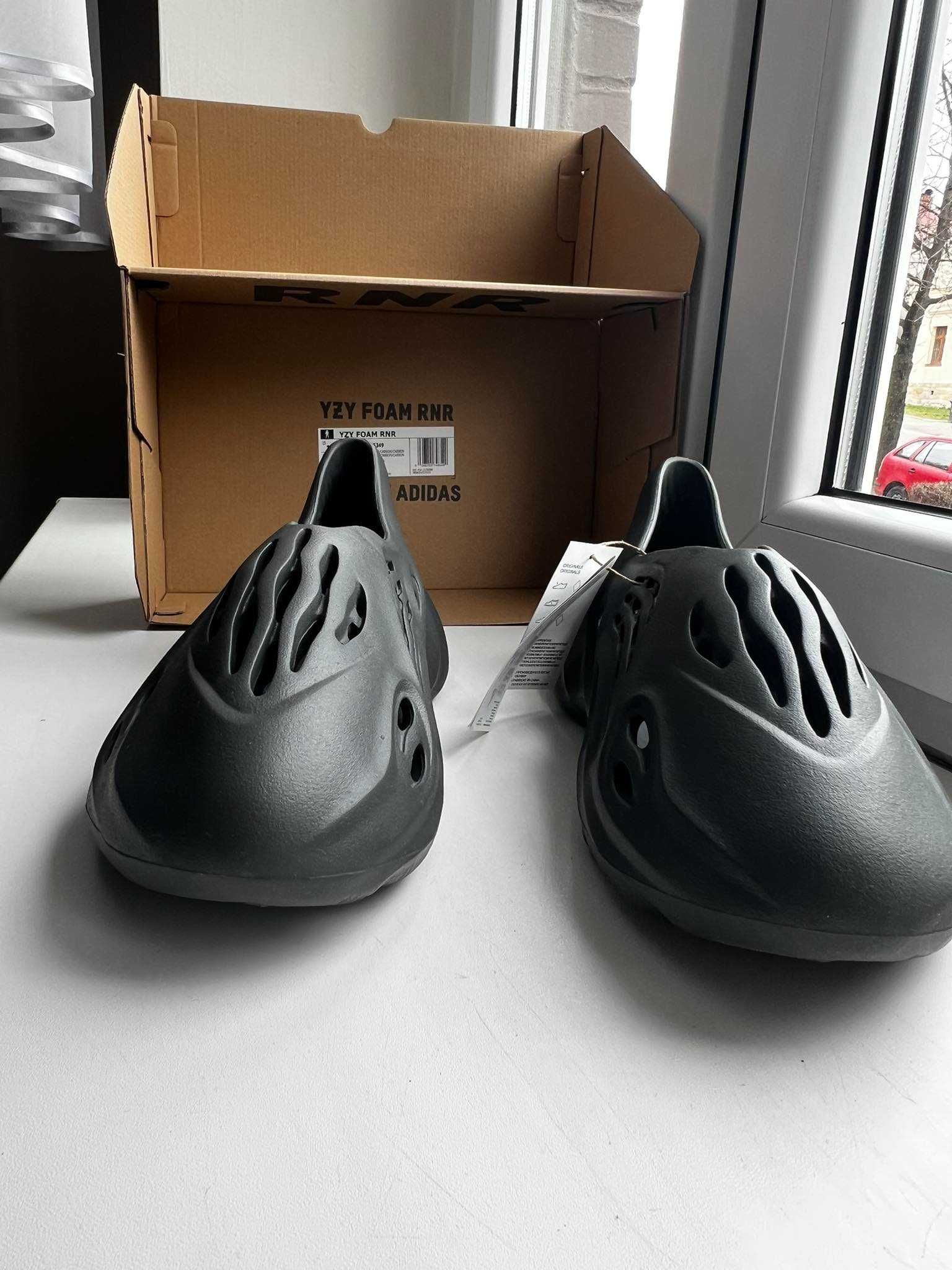 buty klapki yeezy foam rnnr carbon onyx czarne szare