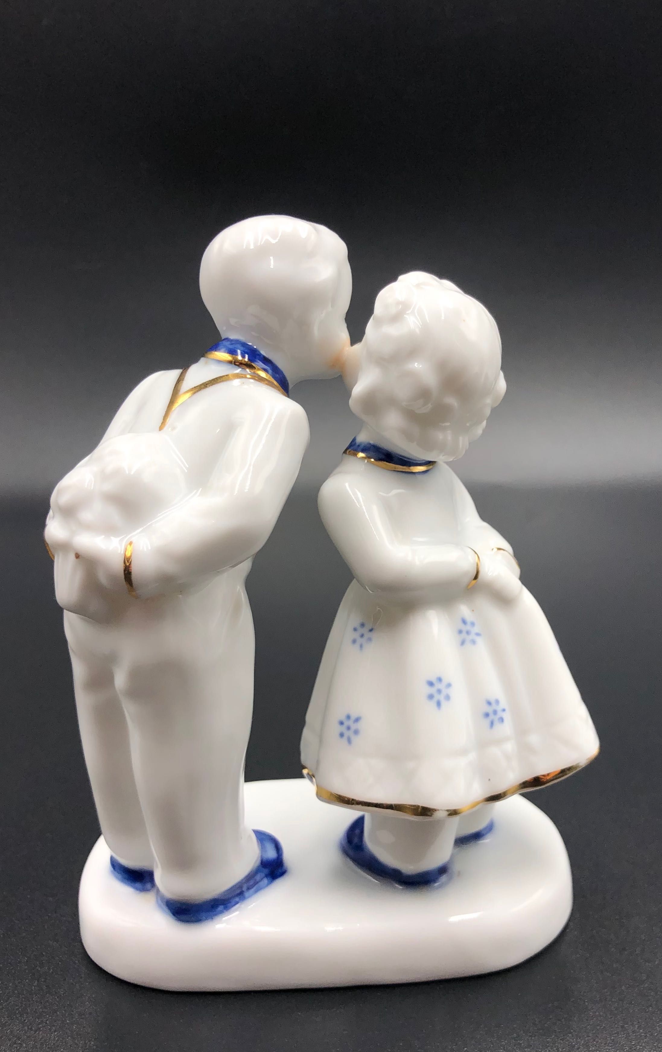 Figurka całującej się pary, porcelana, Vintage, PRL