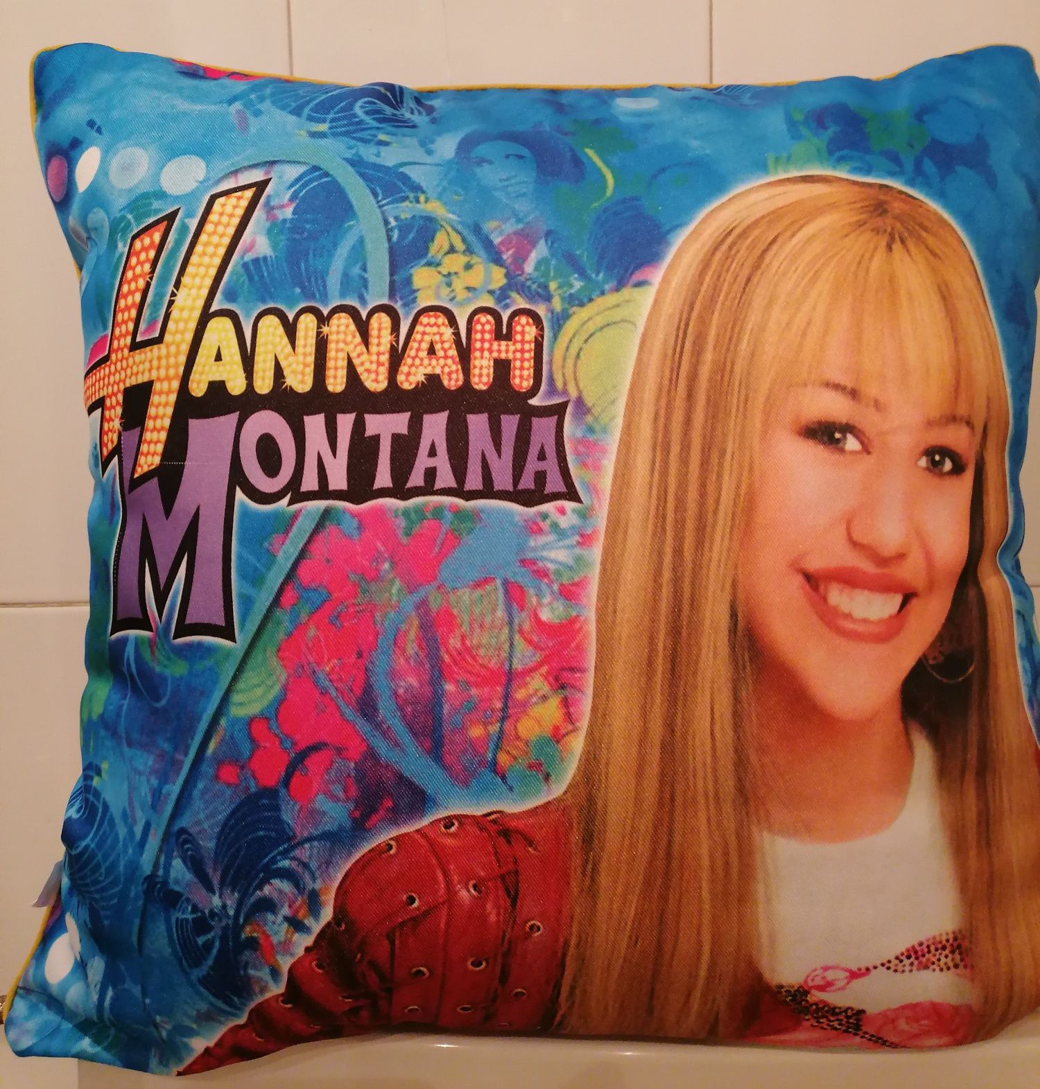 Capa e almofada da Hannah Montana