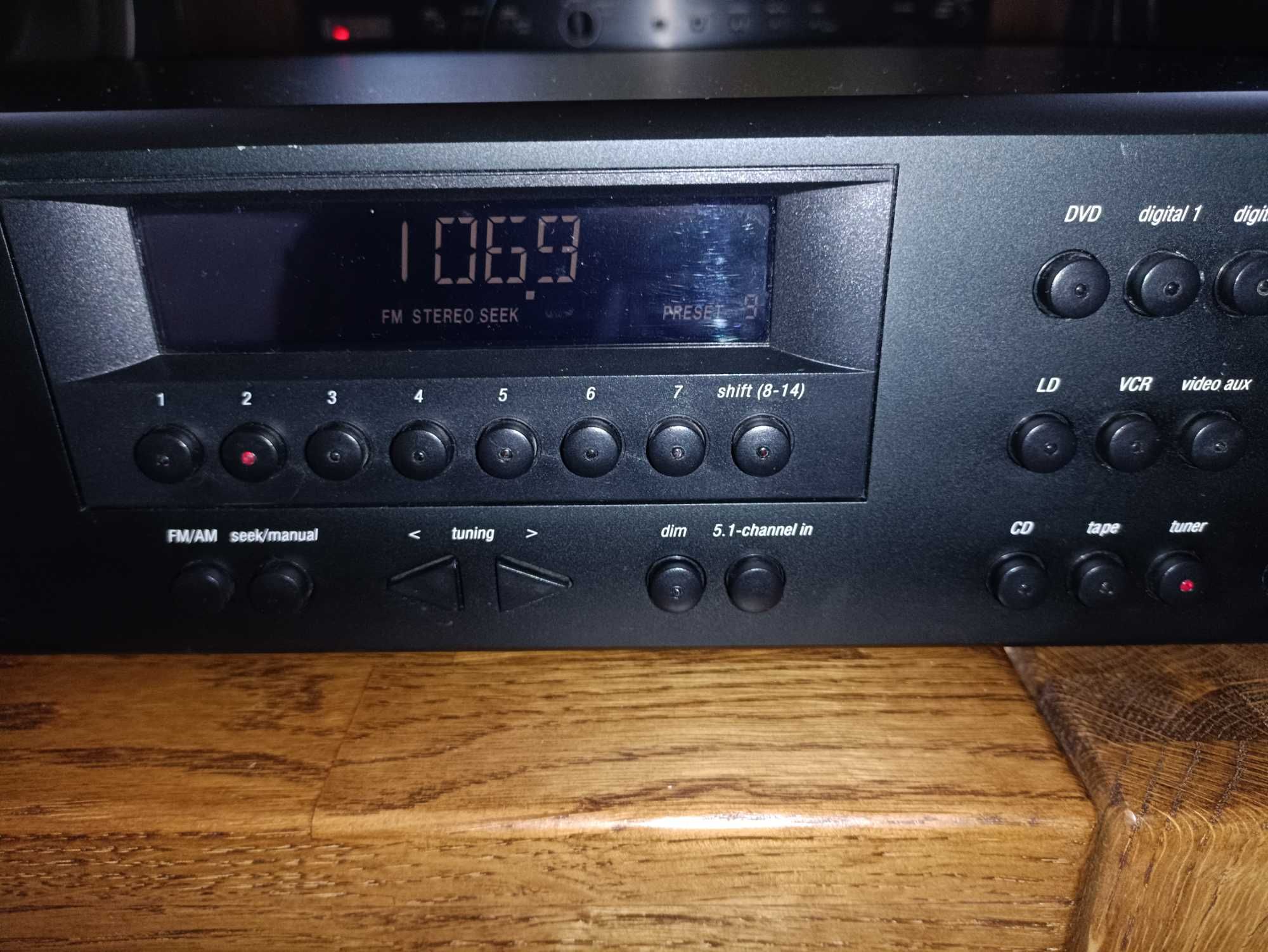 Предусилитель AV процессор Adcom GTP-760  с ДУ обмен