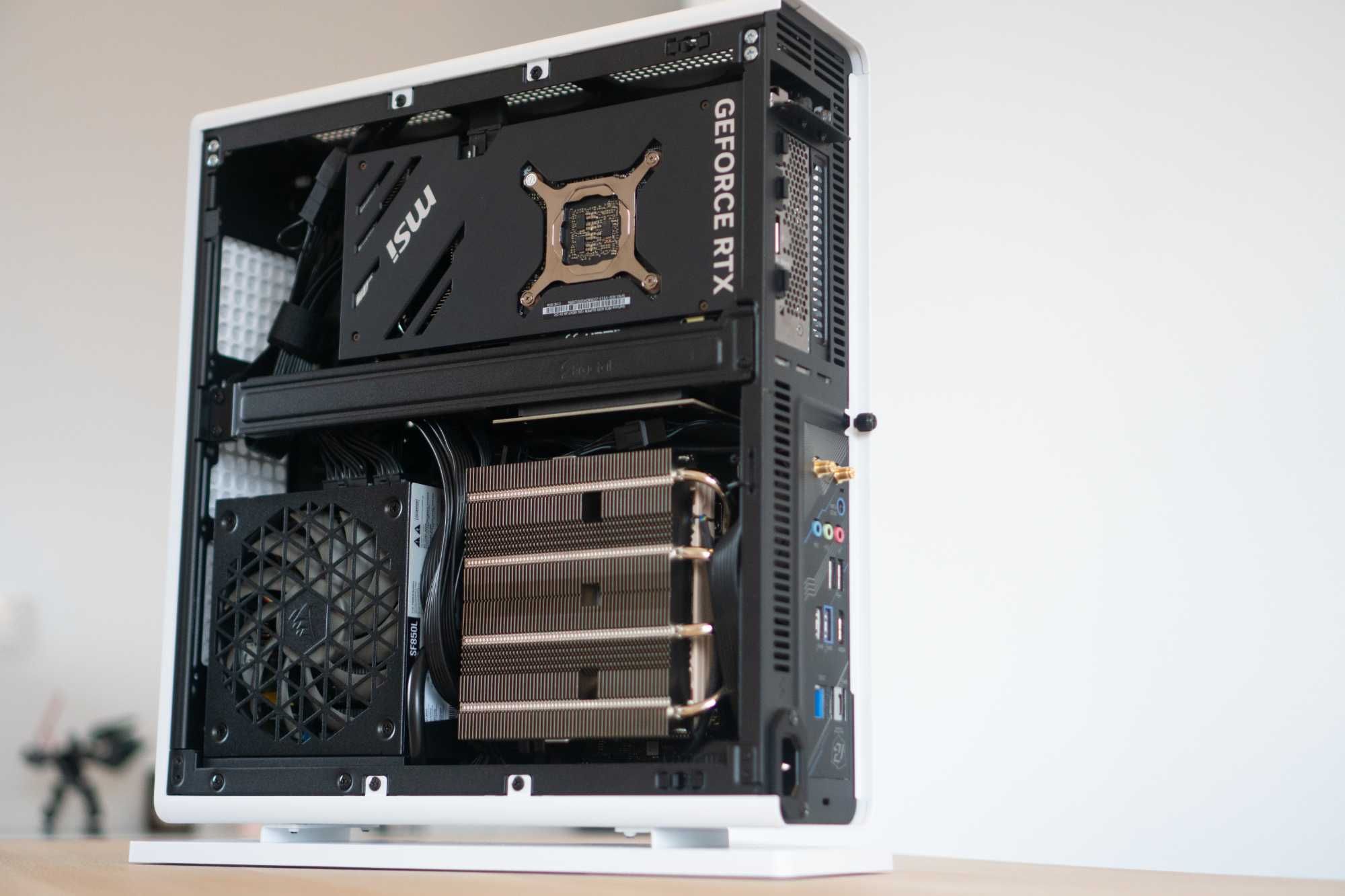 Kompaktowy komputer do gier PS5 size, RTX 4070 Super, Ryzen 5, 32 RAM