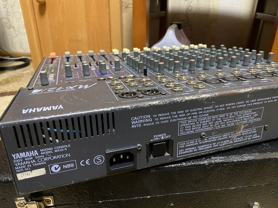 Yamaha MX12/4 — аналоговий мікшерний пульт