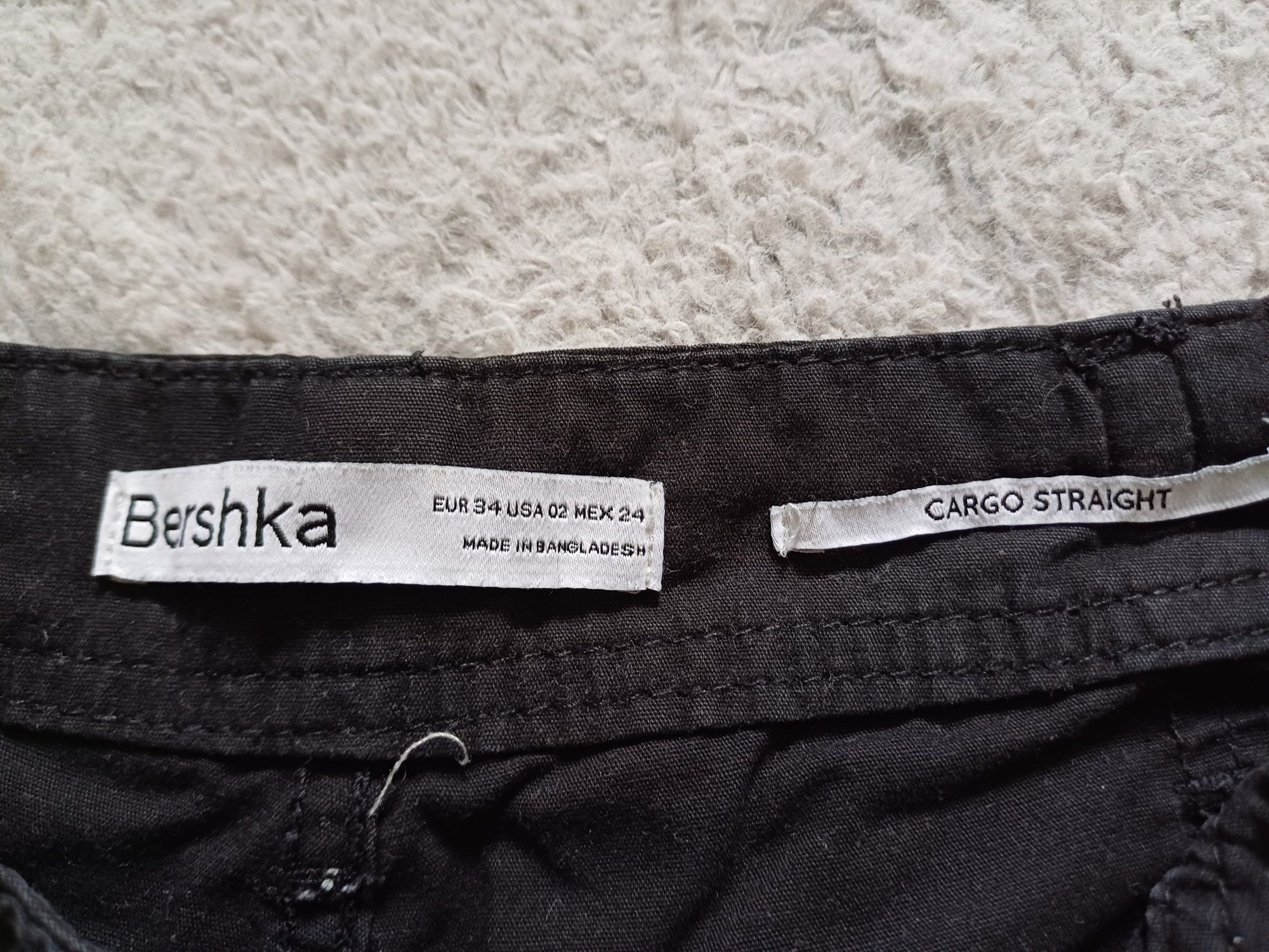 Spodnie cargo Bershka