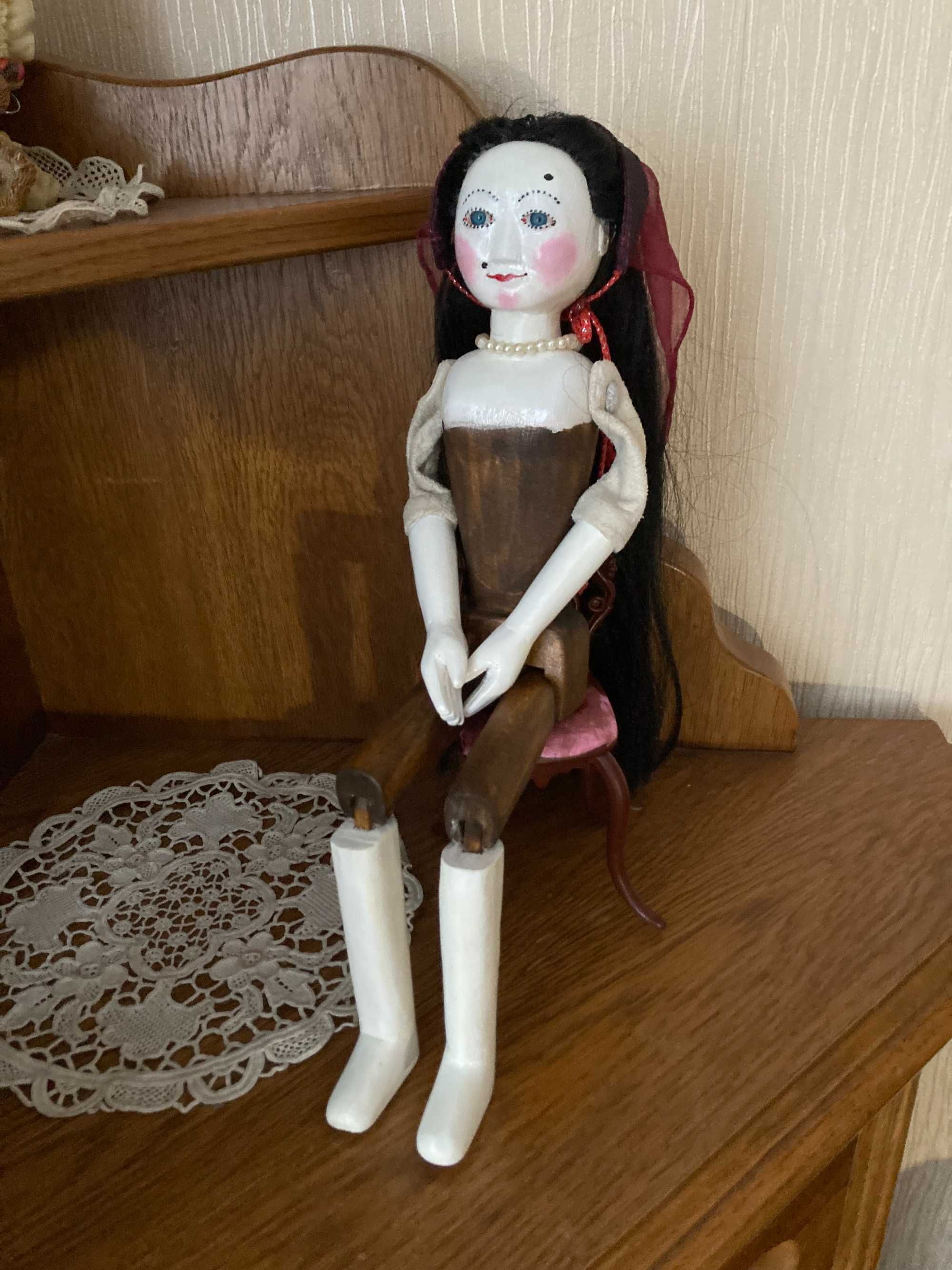 Кукла лялька шарнирная дерево в стиле Pandora / Queen Annа на підставц