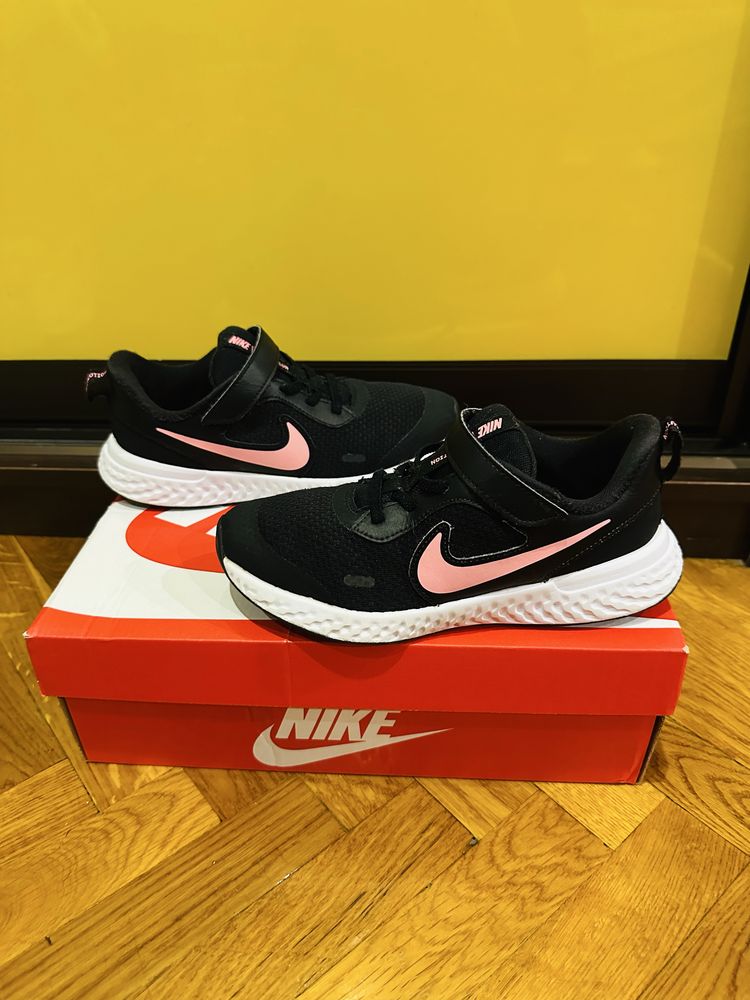 Кроссовки Nike Revolution размер 34