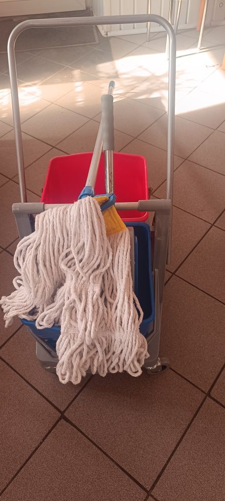 Wózek do sprzątania dwuwiaderkowy