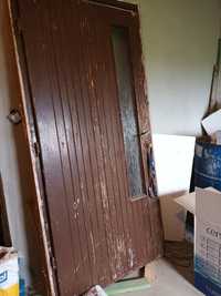 Drzwi drewniane na budowę do garażu schowka