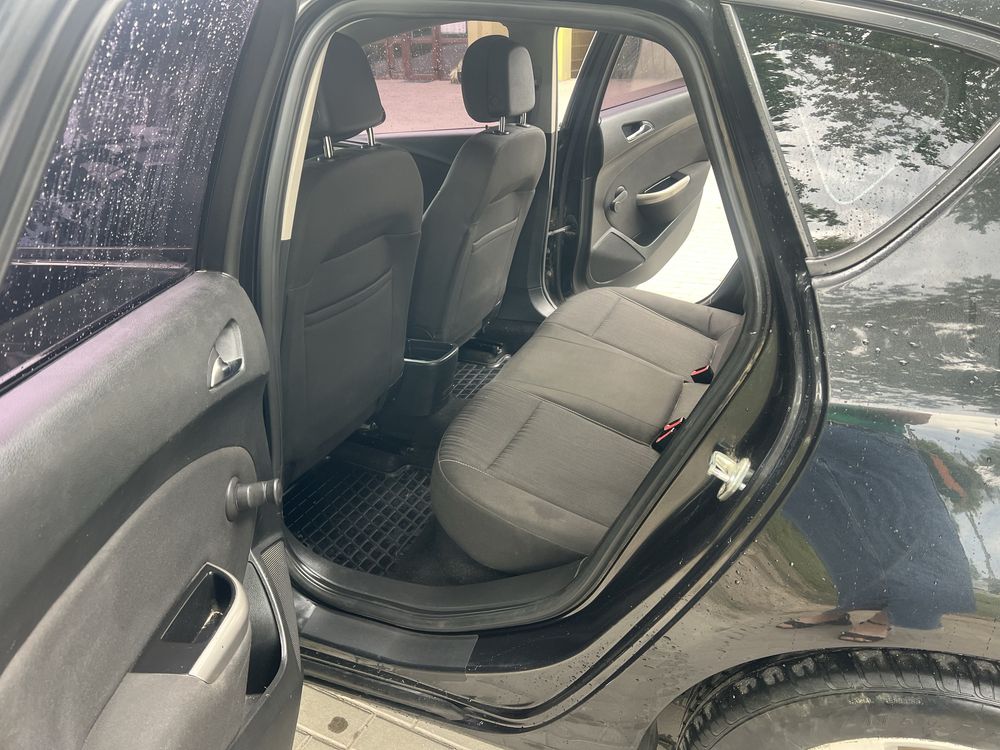 Opel Astra J хетчбек