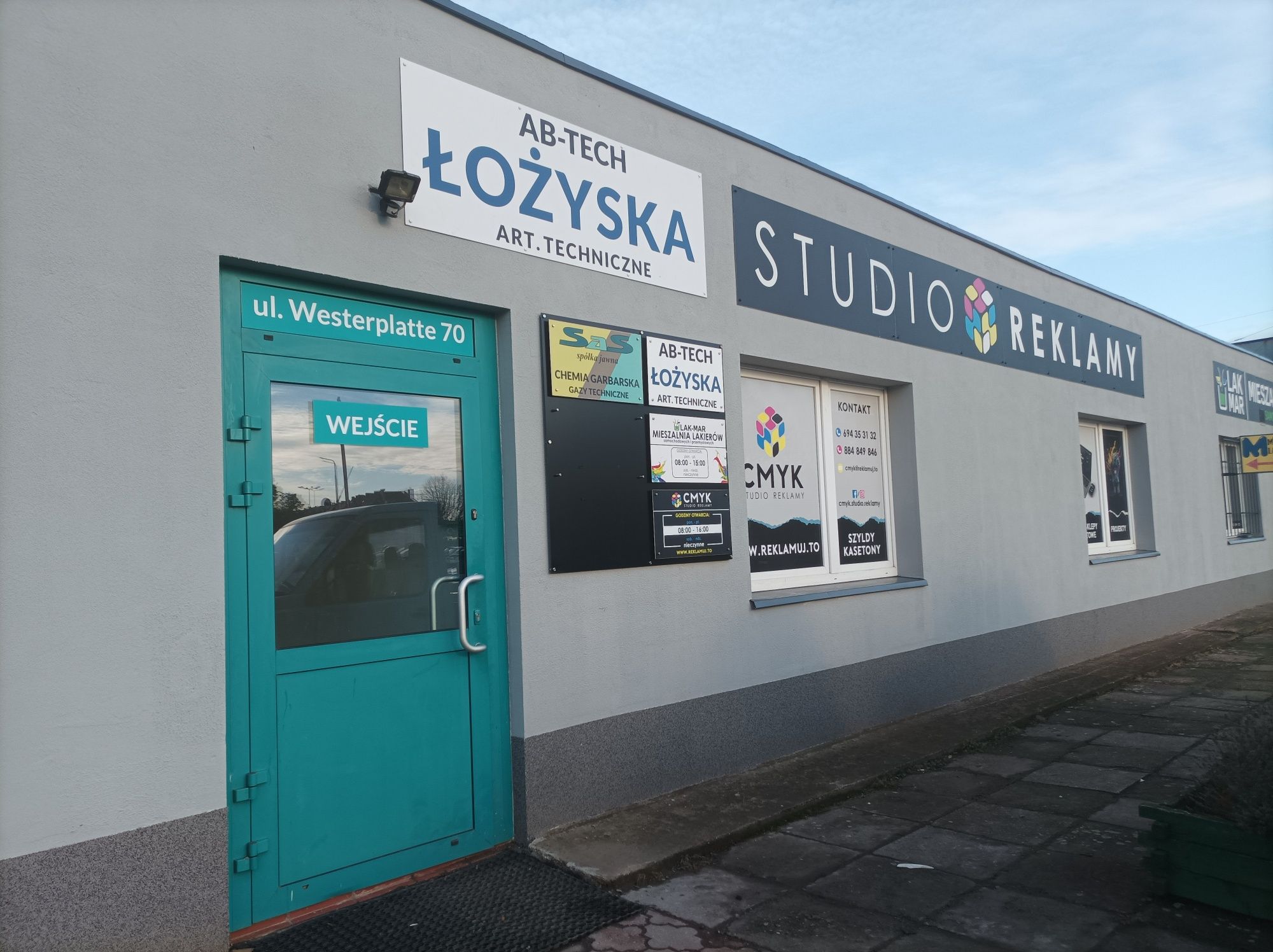 Pomieszczenia biurowo sklepowe magazynowe